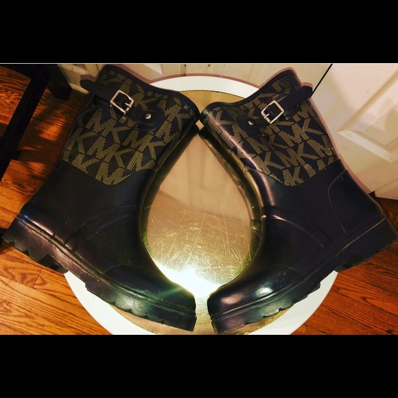 Michael Kors Monogram (Mid)Rain Boot- Size 7 - Picture 1 of 8